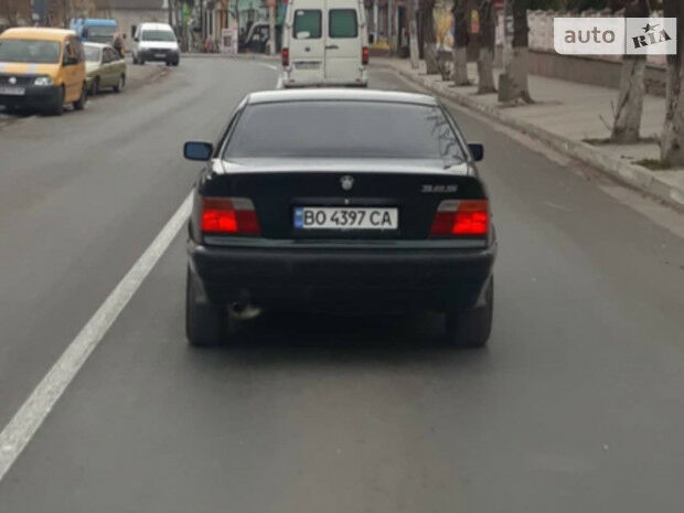 BMW 318 1993 года