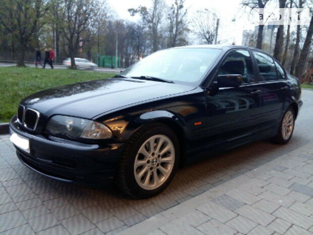 БМВ 318 2000 года BMW 318 2000 года