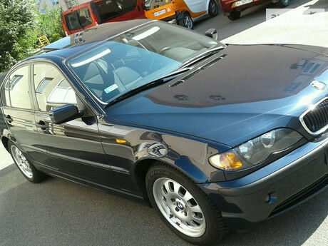 БМВ 318 2004 года BMW 318 2004 года