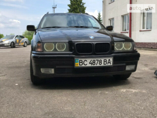 БМВ 318 1997 года BMW 318 1997 года