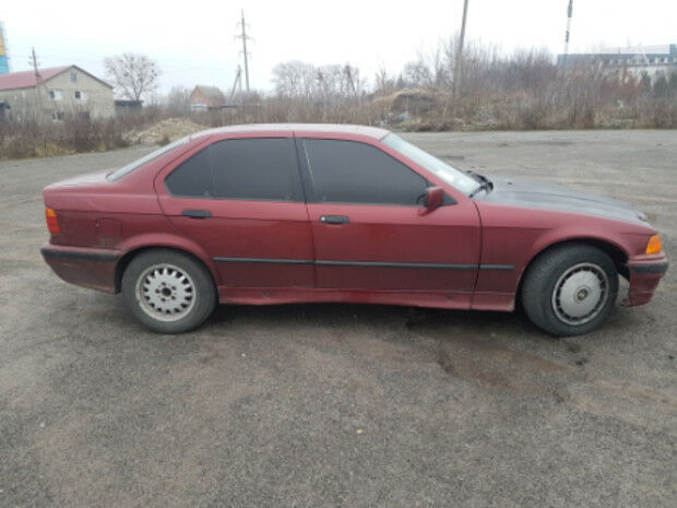 BMW 318 1992 года