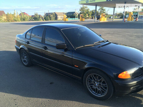 БМВ 318 2001 року BMW 318 2001 року