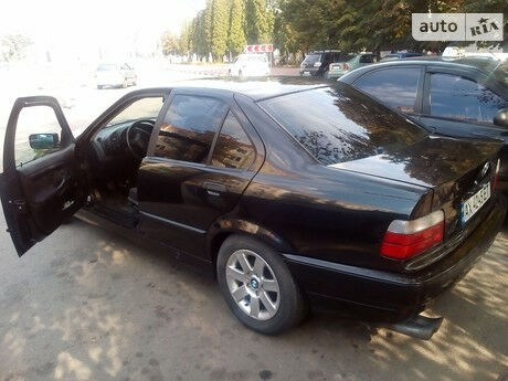 BMW 318 1993 року