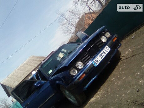 БМВ 318 1990 року BMW 318 1990 року