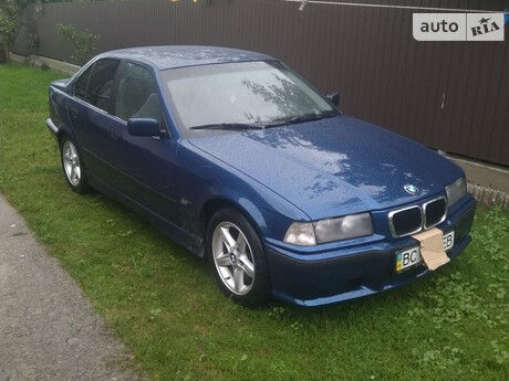 BMW 318 1998 года