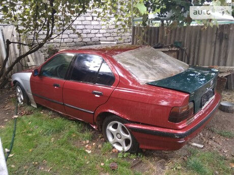BMW 318 1992 року