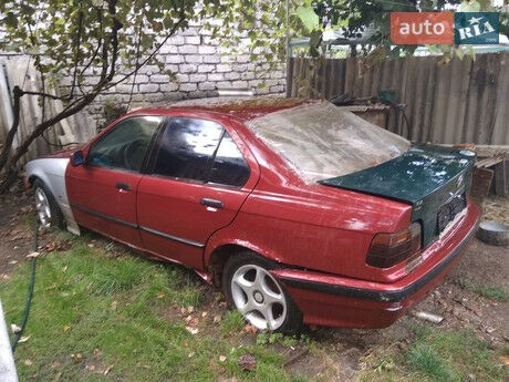 BMW 318 1992 року