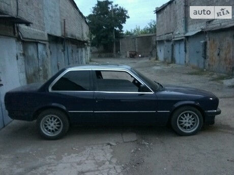 БМВ 318 1990 року BMW 318 1990 року