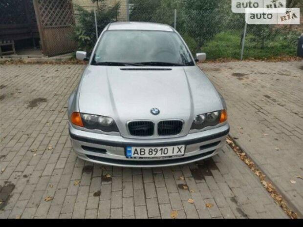 BMW 318 1999 року