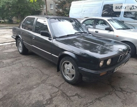 Фото на отзыв с оценкой 3.6 о BMW 318 1986 году выпуска от автора "Сергей" с текстом: Отличный автомобиль, несмотря на возраст всегда привозил домой, по цене обслуживания не скажу что...