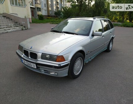 Фото на отзыв с оценкой 4.4 о BMW 318 1996 году выпуска от автора "Евгений Палиенко" с текстом: За час користування в автомобілі були замінені всі рідини, ремень ГРМ, стойки задні, Плюси: авто ...