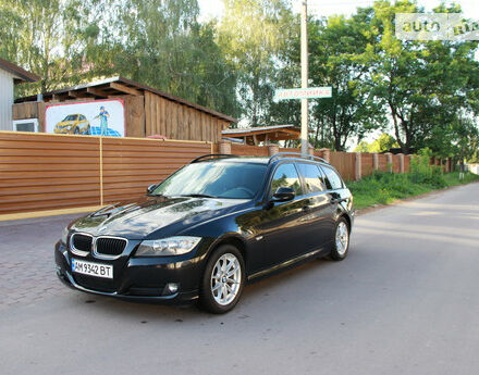 BMW 318 2010 года