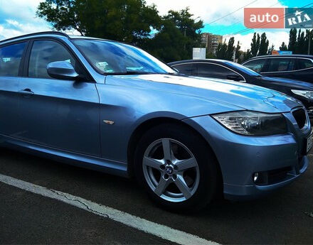 BMW 318 2011 року