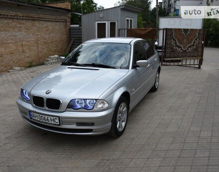 BMW 318 2000 года