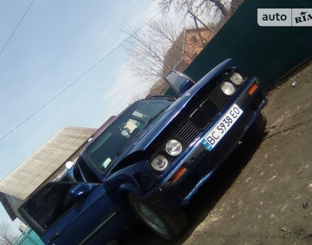 BMW 318 1990 року