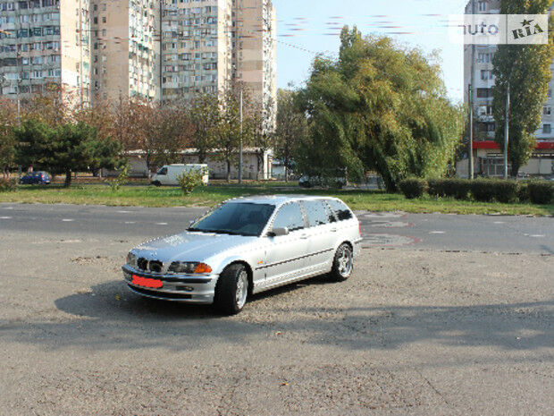 BMW 320 2000 року