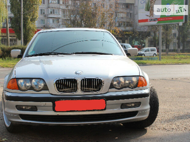 BMW 320 2000 року