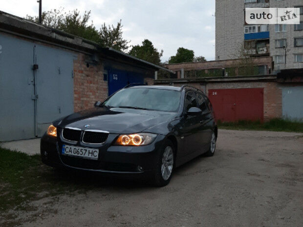 BMW 320 2008 року