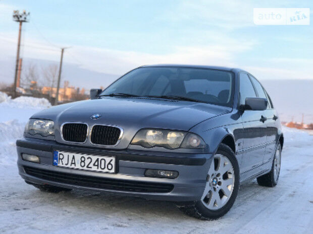 BMW 320 2001 року