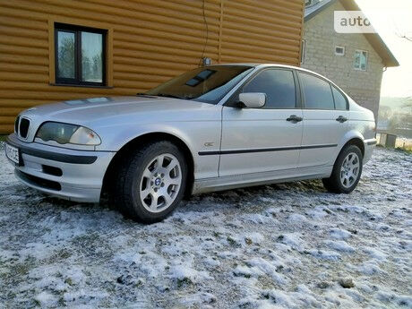 BMW 320 2000 года