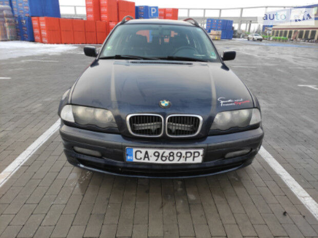 BMW 320 2000 року