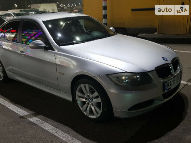БМВ 320 2007 года BMW 320 2007 года