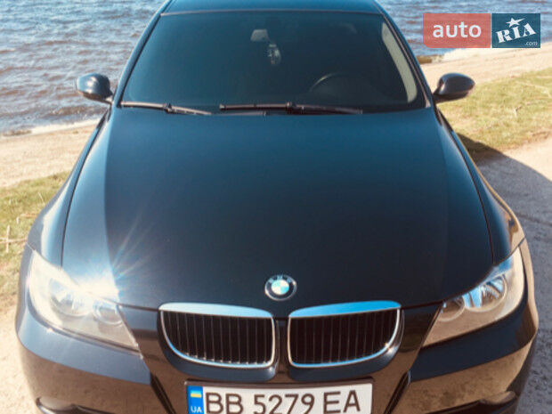 БМВ 320 2007 года BMW 320 2007 года