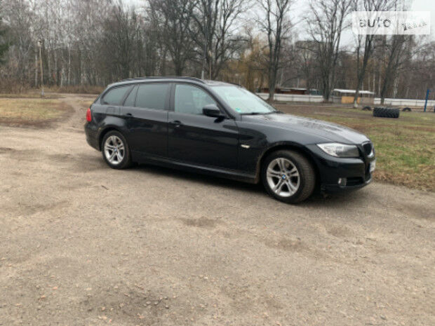 BMW 320 2010 року