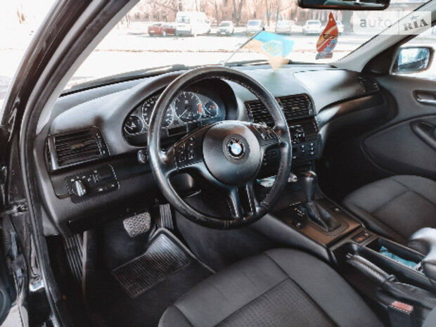 BMW 320 2004 року