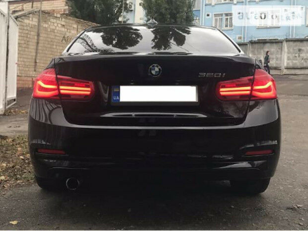 BMW 320 2016 року