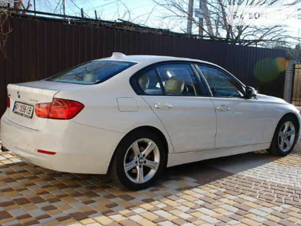 BMW 320 2013 року