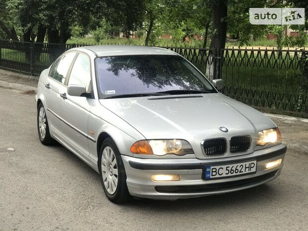 BMW 320 1999 року