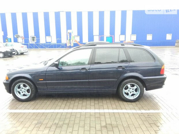 БМВ 320 2001 року BMW 320 2001 року