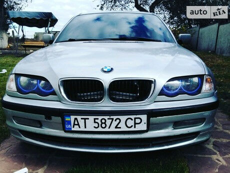 БМВ 320 2001 року BMW 320 2001 року