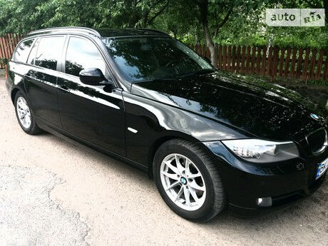 BMW 320 2010 року