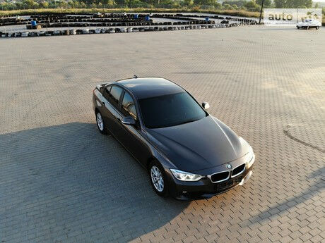 BMW 320 2012 года