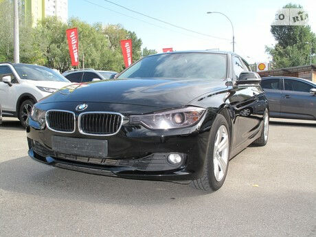 BMW 320 2012 року