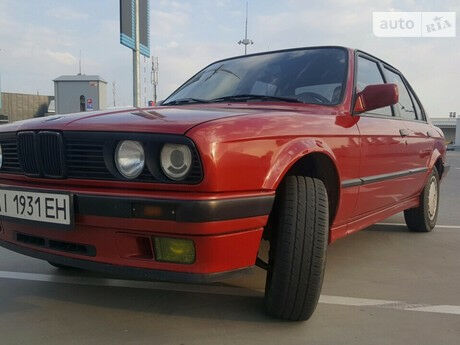 БМВ 320 1990 года BMW 320 1990 года