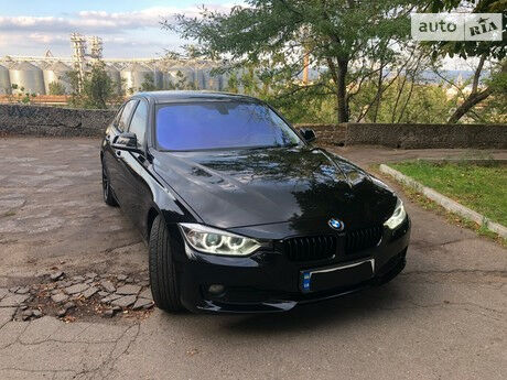 BMW 320 2015 года
