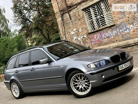 BMW 320 2004 року