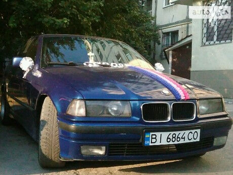БМВ 320 1991 года BMW 320 1991 года