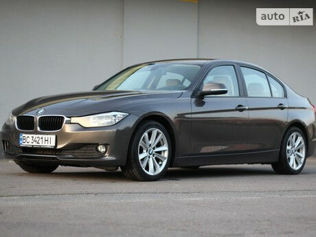 БМВ 320 2012 року BMW 320 2012 року