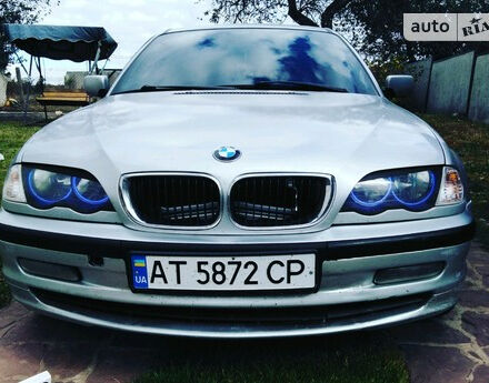 BMW 320 2001 року