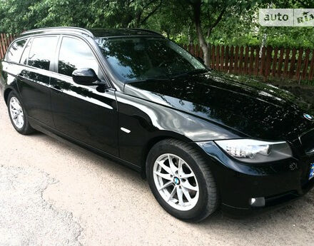 BMW 320 2010 року