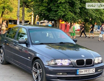 BMW 320 2001 року