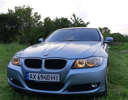 BMW 320 2011 року