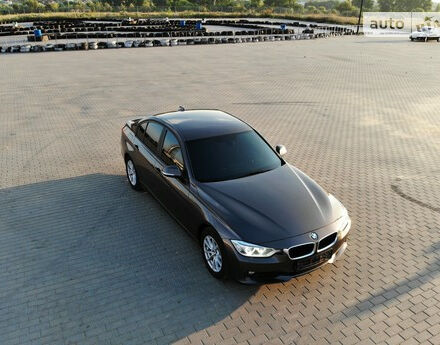 BMW 320 2012 року