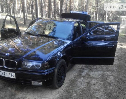 BMW 320 1992 року