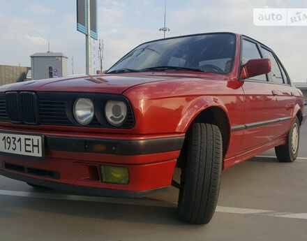 BMW 320 1990 года