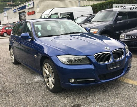 BMW 320 2011 року